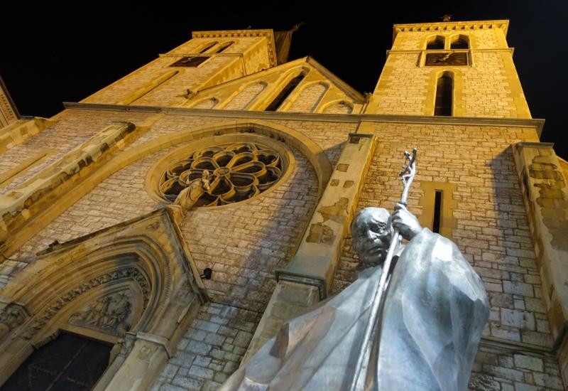 Katedrala Srca Isusova u Sarajevu - Osma obljetnica pontifikata pape Franje: Nuncij Pezzuto slavio Misu u sarajevskoj katedrali